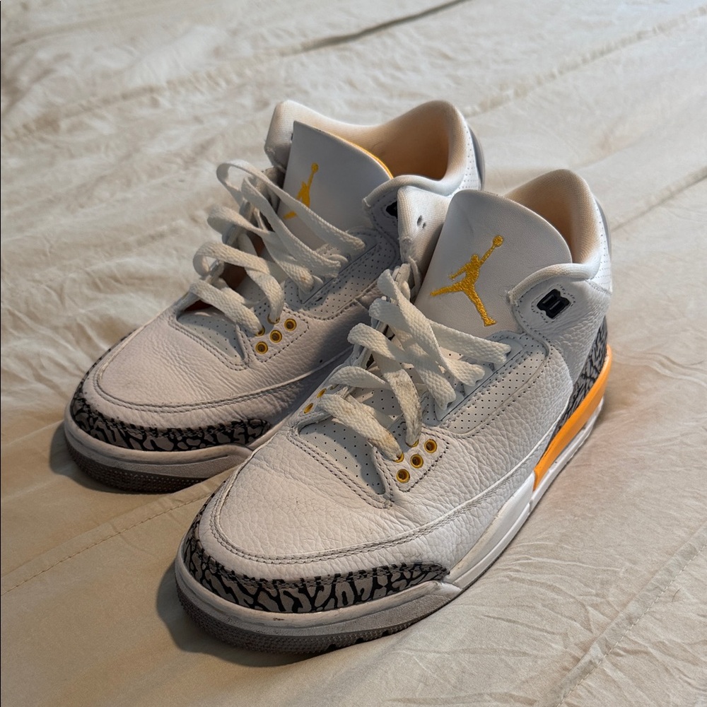 Jordan Low-Top Sneakers in White, Yellow and Gray